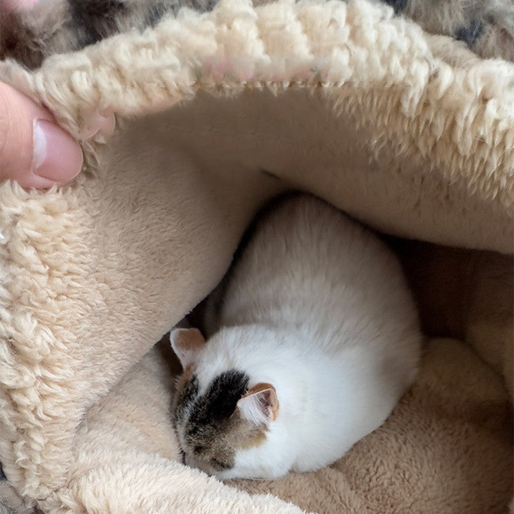 Cozy Round Fleece Plush Pet Bed for Cats and Dogs - Colorful Design